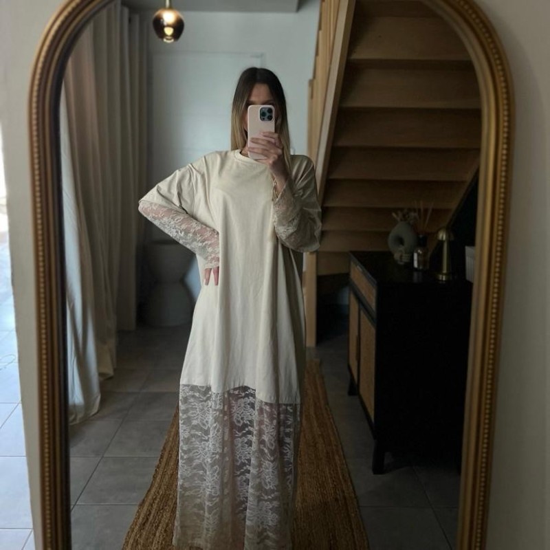 Robe longue à dentelle beige Maya Robe longue à dentelle beige Maya